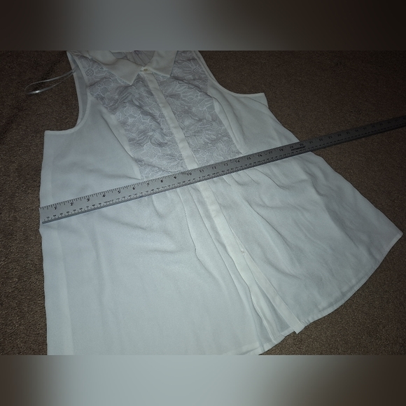 NWOT/ VINCE CAMUTO / WHITE/ MEDIUM/ SLEEVELESS BLOUSE WITH LACE DESIGN - Picture 6 of 10